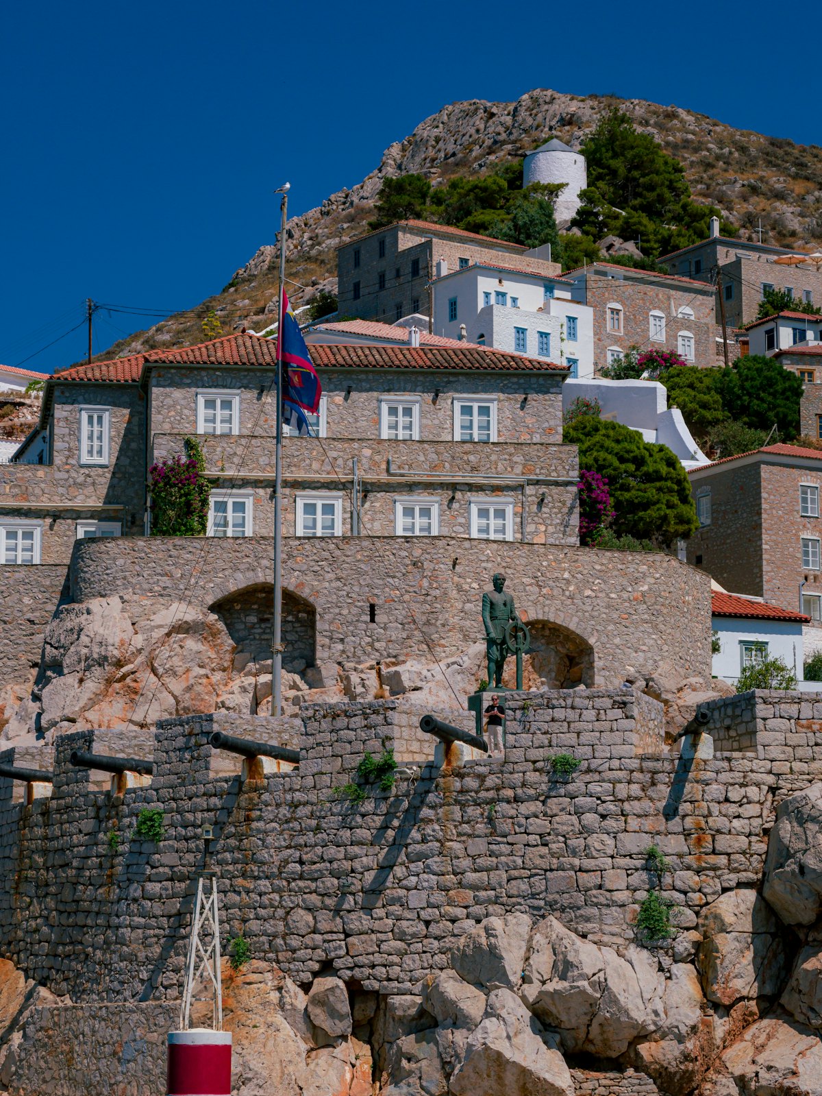 Hydra harbour