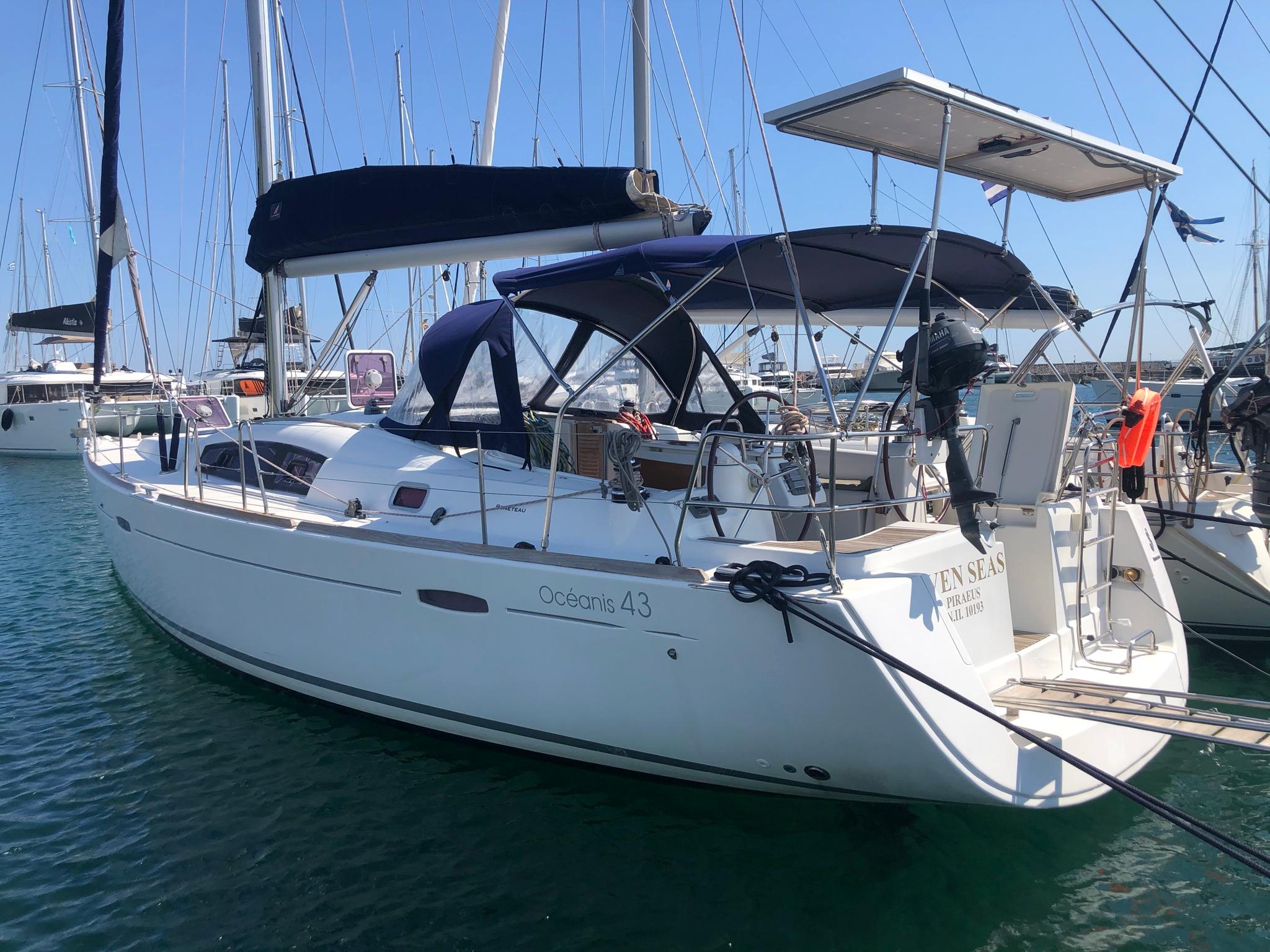 Beneteau Oceanis 43 sailing yacht